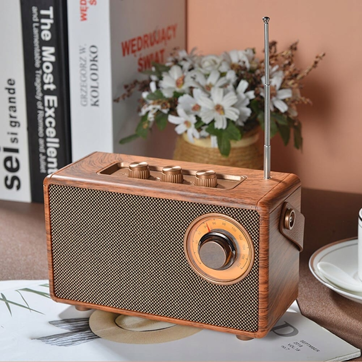 Leitor de rádio em design retro vintage de madeira mini pequeno