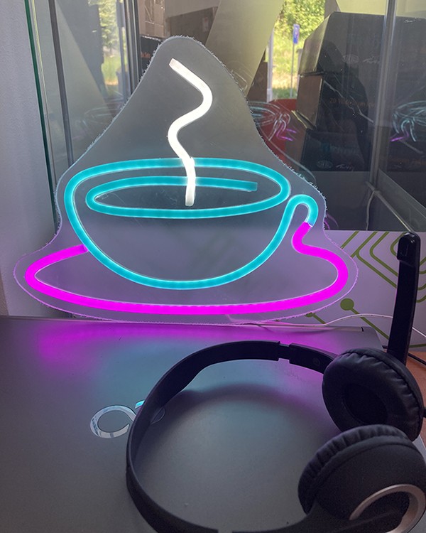 xícara de café - pintura de parede com luz led