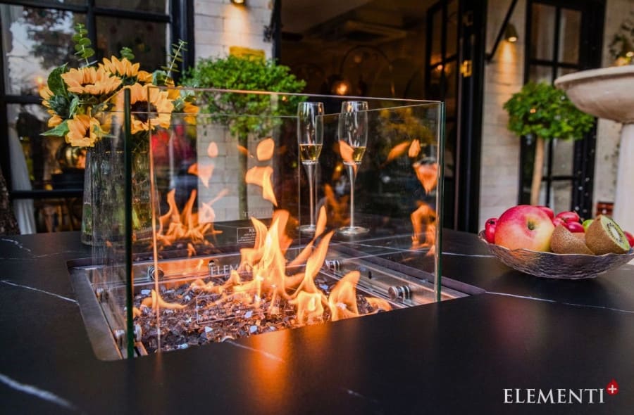 lareiras a gás para exterior feitas em mesa de bar